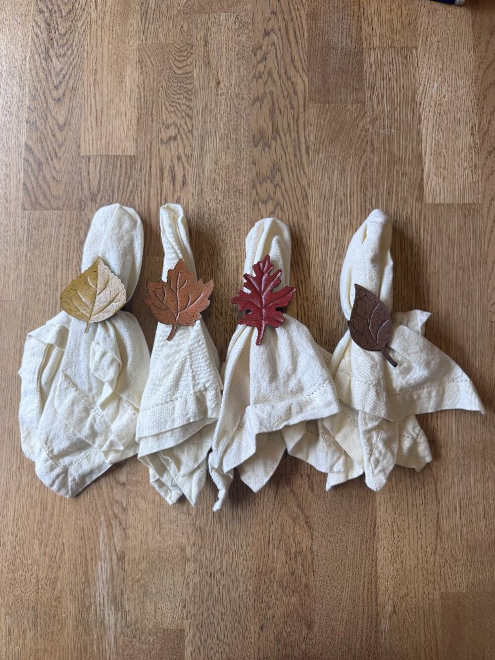 Fall Leaf Themed Cloth Napkins and Napkin Rings Set of 4